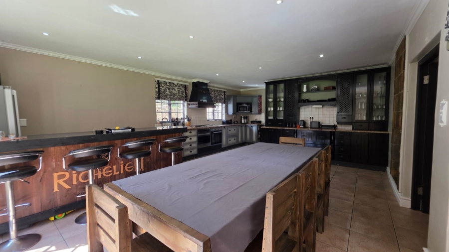 4 Bedroom Property for Sale in Heatherlands Western Cape
